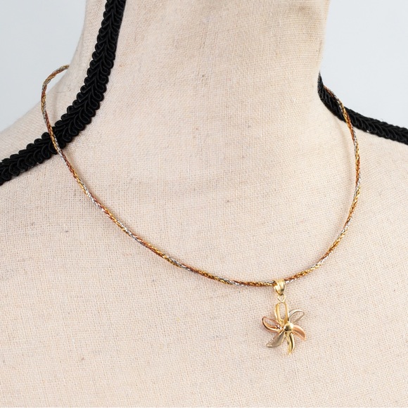 Quiet luxury 14K tricolor mesh choker length necklace & tricolor floral pendant - Picture 9 of 16